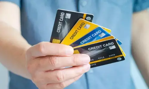 Credit Card: క్రెడిట్ కార్డు మూసేయాలని అనుకుంటున్నారా.. దీని వల్ల లాభమా...? నష్టమా..?