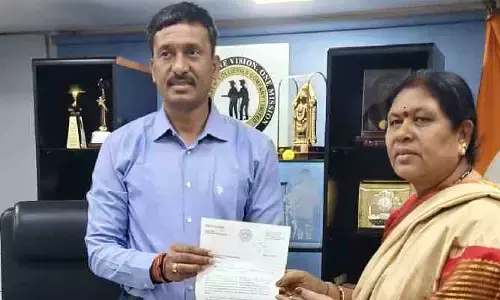 సింగరేణి సీఎండీకి వినతిపత్రం ఇచ్చిన ఎమ్మెల్యే కోవలక్ష్మి
