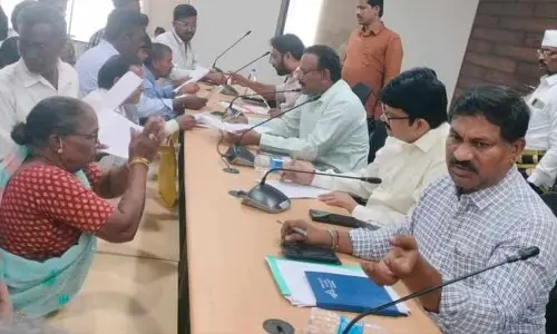 కొడుకు ఇంటి నుంచి గెంటేసాడని వృద్దురాలి ఆవేదన