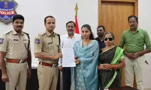 కారుణ్య నియామకాల్లో ఇద్దరికీ ఉద్యోగ ఉత్తర్వులు అందజేసిన ఎస్పీ