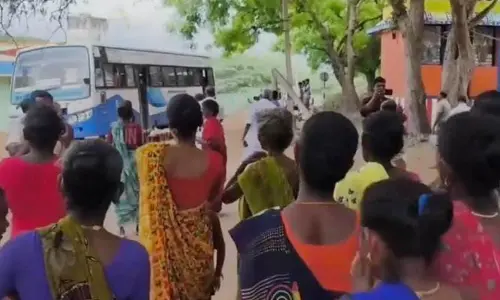 తొలిసారి గ్రామానికి వచ్చిన ఆర్టీసీ బస్సు.. ప్రజలు ఏం చేశారంటే?