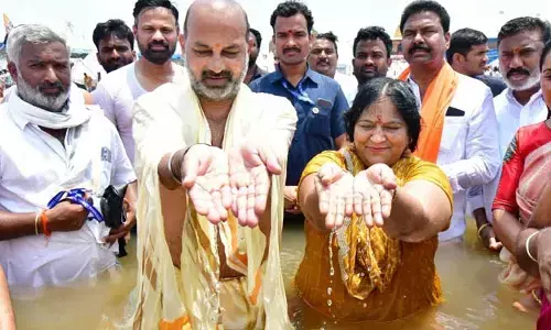 Bandi Sanjay : రేవంత్ రెడ్డికి అందాల పోటీలపై ఉన్న శ్రద్ధ పుష్కరాలపై లేదు : బండి సంజయ్
