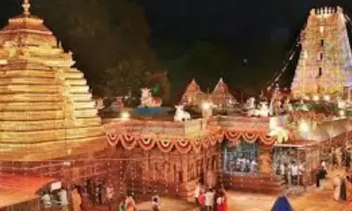 ఉచిత స్పర్శ దర్శనం.. శ్రీశైలానికి పొటెత్తిన భక్తులు