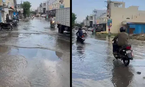 చిన్నపాటి వర్షానికే చిత్తడి అయిన కామారెడ్డి రోడ్లు