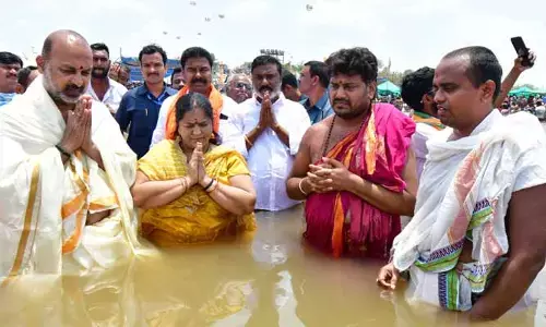కాళేశ్వరాన్ని అద్బుతమైన అధ్యాత్మిక పర్యాటక కేంద్రంగా తీర్చిదిద్దాలి: బండి సంజయ్
