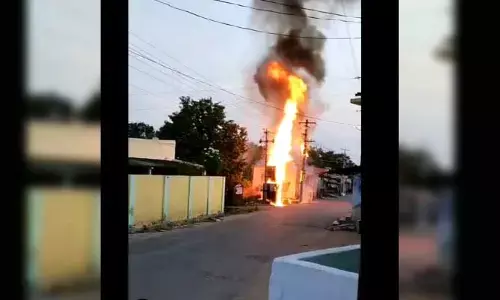 Fire Accident : మందమర్రిలో పేలిన ట్రాన్స్‌ఫార్మర్... భారీగా ఎగిసి పడుతున్న మంటలు