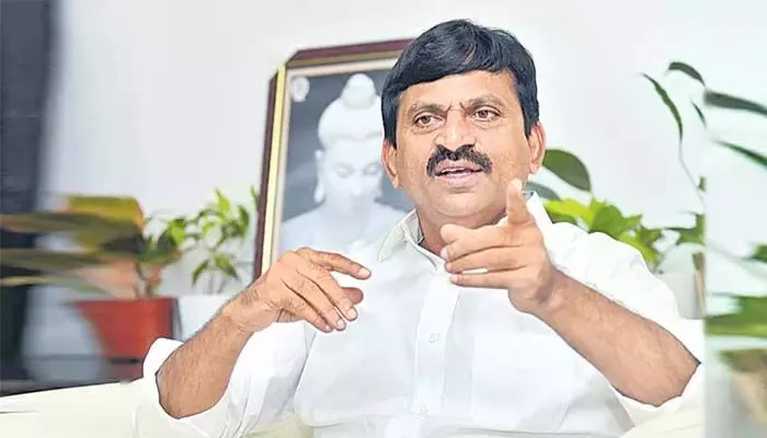 Ponguleti: గుడ్ న్యూస్.. జూన్ 2న వారికి సాగు భూమి పట్టాలు: మంత్రి పొంగులేటి శ్రీనివాస్ రెడ్డి Ponguleti: గుడ్ న్యూస్.. జూన్ 2న వారికి సాగు భూమి పట్టాలు: మంత్రి పొంగులేటి శ్రీనివాస్ రెడ్డి