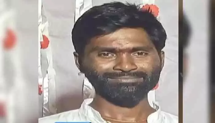 కాళేశ్వరం పుష్కరాల్లో విషాదం..ఎండల తీవ్రతతో కార్మికుడి మృతి కాళేశ్వరం పుష్కరాల్లో విషాదం..ఎండల తీవ్రతతో కార్మికుడి మృతి