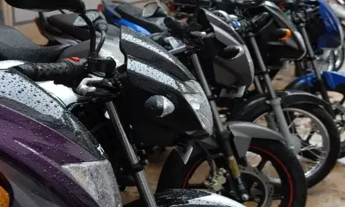 Second Hand Bike: సెకండ్ హ్యాండ్ బైక్ కొంటున్నారా.? ఈ విషయం తెలుసుకోకుంటే జైలుకు వెళ్లడం ఖాయం