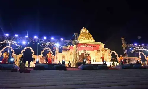 పుష్కర స్నానానికి పుష్కలంగా భక్తులు.. నవరత్న మాల హారతికి  హాజరు మంత్రి శ్రీధర్ బాబు