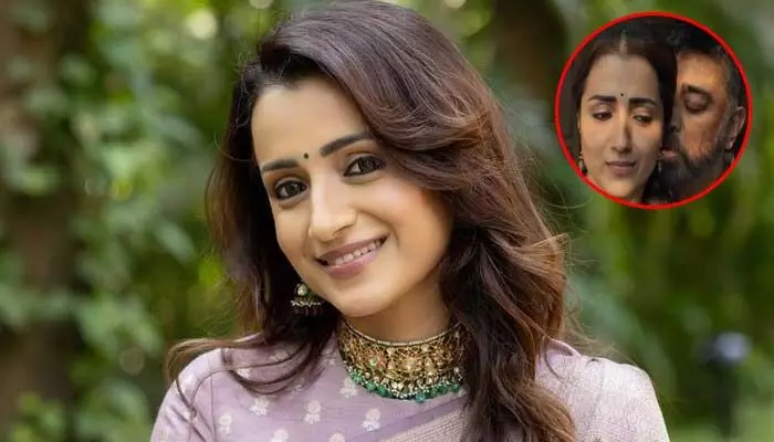 Trisha: స్టార్ హీరోతో మితిమీరిన రొమాన్స్.. షాకింగ్ కామెంట్స్ చేసిన త్రిష (వీడియో) Trisha: స్టార్ హీరోతో మితిమీరిన రొమాన్స్.. షాకింగ్ కామెంట్స్ చేసిన త్రిష (వీడియో)