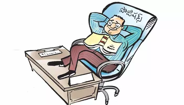 అబాసుపాలవుతున్న రెవెన్యూ పోస్టింగుల వ్యవహారం అబాసుపాలవుతున్న రెవెన్యూ పోస్టింగుల వ్యవహారం
