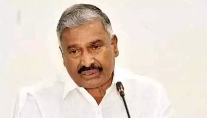 మా జోలికి రాకుండా ఆదేశాలివ్వండి: హైకోర్టులో పెద్దిరెడ్డి పిటిషన్ మా జోలికి రాకుండా ఆదేశాలివ్వండి: హైకోర్టులో పెద్దిరెడ్డి పిటిషన్