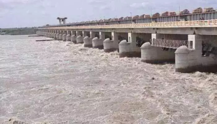 సుంకేసులకు భారీగా వరద.. 4 గేట్లు ఎత్తివేత సుంకేసులకు భారీగా వరద.. 4 గేట్లు ఎత్తివేత