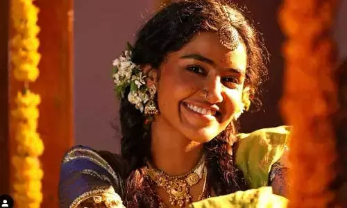 ఈ అందమైన అమ్మాయి దగ్గర ఆసక్తికరమైన అప్‌డేట్ ఉంది.. ఏంటో గెస్ చేయండంటూ అనుపమ ఇంట్రెస్టింగ్ పోస్ట్