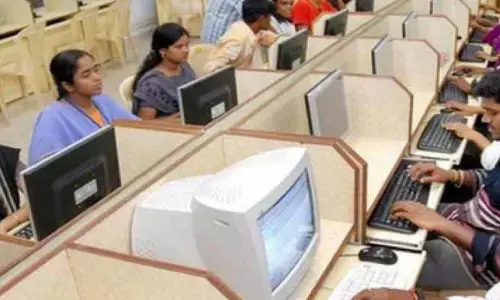 గ్రామ, వార్డు సచివాలయ ఉద్యోగులకు బిగ్ రిలీఫ్.. మంత్రి డీబీవీ కీలక ప్రకటన