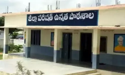 ప్రభుత్వ బడిని.. ప్రభుత్వ ఉద్యోగులు నమ్మకపోతే ఎలా?