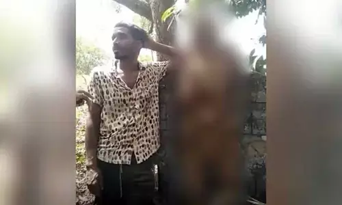 Viral News : సమాధి తవ్వి అస్థిపంజరంతో సెల్ఫీ.. ఉతికి ఆరేసిన ఊరి జనం
