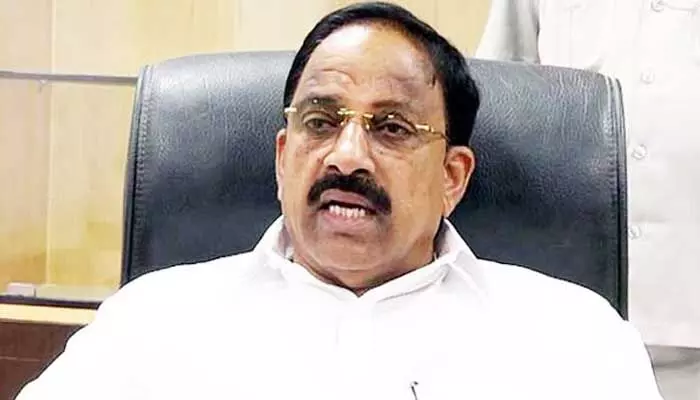 Tummala: టైంకు రాని అధికారులు.. మంత్రి తుమ్మల ఆకస్మిక తనిఖీలో షాకింగ్ విషయాలు Tummala: టైంకు రాని అధికారులు.. మంత్రి తుమ్మల ఆకస్మిక తనిఖీలో షాకింగ్ విషయాలు