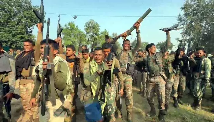 Chhattisgarh Encounter : DRG బలగాల అమానవీయ చర్య.. మావోయిస్టుల మృతదేహాల ముందు డ్యాన్సులు! Chhattisgarh Encounter : DRG బలగాల అమానవీయ చర్య.. మావోయిస్టుల మృతదేహాల ముందు డ్యాన్సులు!