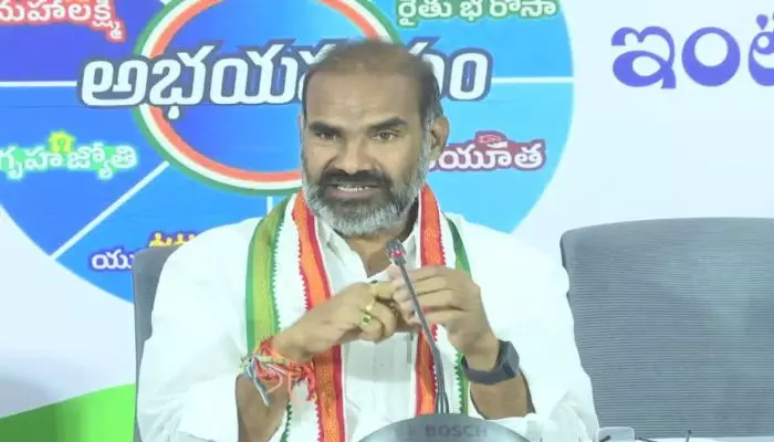 బీఆర్ఎస్ను కవిత కడిగి పారేసింది: ప్రభుత్వ విప్ ఆది శ్రీనివాస్ బీఆర్ఎస్ను కవిత కడిగి పారేసింది: ప్రభుత్వ విప్ ఆది శ్రీనివాస్