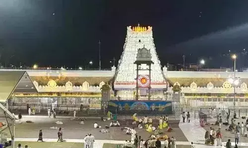 Tirumala: తిరుమలలో కొనసాగుతోన్న భక్తుల రద్దీ