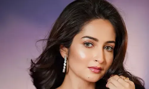 Shreema Bhattacherjee : లుక్స్‌తో హీట్ పెంచుతున్న బ్యూటీ