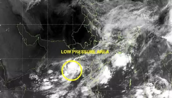 అరేబియాలో అల్పపీడనం.. 4 రాష్ట్రాలకు భారీ వర్షసూచన అరేబియాలో అల్పపీడనం.. 4 రాష్ట్రాలకు భారీ వర్షసూచన