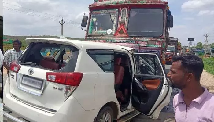 Breking News : ప్రకాశం జిల్లాలో ఘోర రోడ్డు ప్రమాదం .. ఆరుగురు మృతి Breking News : ప్రకాశం జిల్లాలో ఘోర రోడ్డు ప్రమాదం .. ఆరుగురు మృతి