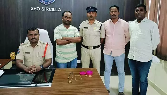 చోరీ కేసు ఛేదించిన సిరిసిల్ల పోలీసులు.. వ్యక్తి అరెస్టు, రిమాండ్ కు తరలింపు చోరీ కేసు ఛేదించిన సిరిసిల్ల పోలీసులు.. వ్యక్తి అరెస్టు, రిమాండ్ కు తరలింపు