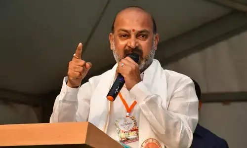 మీ అందరినీ ఒకటే కోరుతున్నా.. పసుపు బోర్డు సభలో బండి సంజయ్ కీలక ప్రసంగం