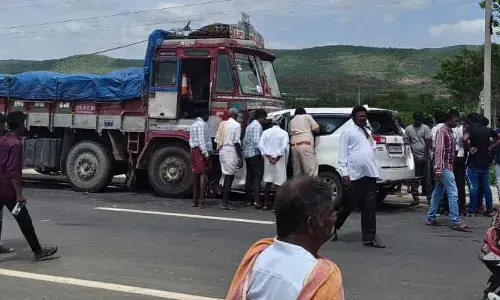 Fatal road accident: ఆ చిన్నారులిద్దరూ మృత్యుంజయులు..