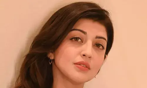 కేన్స్ రెడ్ కార్పెట్‌పై పవన్ కళ్యాణ్ బ్యూటీ.. చీరలో మెస్మరైజ్ చేసిన తెలుగు హీరోయిన్...  కళ్లు తిప్పుకోలేని అందంతో మతిపోగొడుతున్న భామ.. (వీడియో)