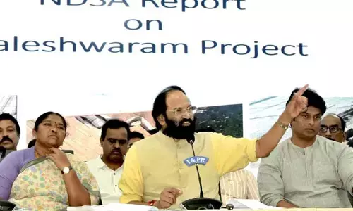 నోటీసులకే వణికిపోతే ఎలా?.. కేసీఆర్‌పై మంత్రి ఉత్తమ్ ఫైర్