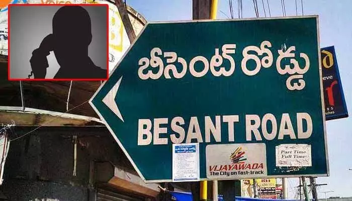 విజయవాడలో బాంబు కలకలం.. ఎల్ఐసీ భవనానికి బాంబు బెదిరింపు విజయవాడలో బాంబు కలకలం.. ఎల్ఐసీ భవనానికి బాంబు బెదిరింపు