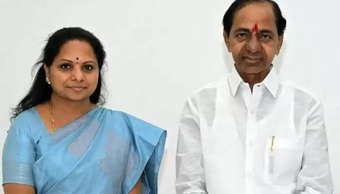 Flash News: కవితకు షోకాజు నోటీసులివ్వనున్న కేసీఆర్? Flash News: కవితకు షోకాజు నోటీసులివ్వనున్న కేసీఆర్?