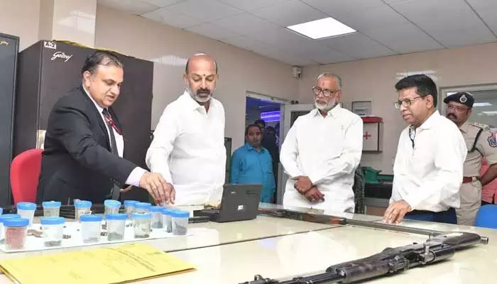 Bandi Sanjay : ప్రతి జిల్లాకో ఫోరెన్సిక్ ల్యాబ్ : బండి సంజయ్ Bandi Sanjay : ప్రతి జిల్లాకో ఫోరెన్సిక్ ల్యాబ్ : బండి సంజయ్