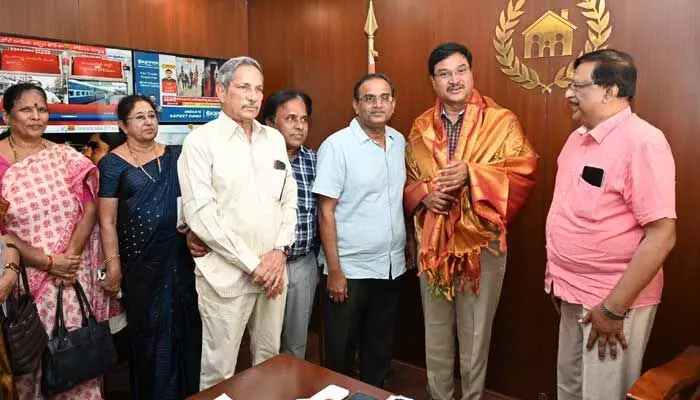 ‘మేము 30 ఏళ్లుగా అవస్థలు పడ్డాం.. మీరొచ్చి కాపాడారు’.. హైడ్రాపై ప్రశంసలు ‘మేము 30 ఏళ్లుగా అవస్థలు పడ్డాం.. మీరొచ్చి కాపాడారు’.. హైడ్రాపై ప్రశంసలు
