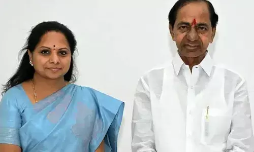 Flash News: కవితకు షోకాజు నోటీసులివ్వనున్న కేసీఆర్?