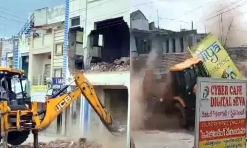Ramagundam : రామగుండంలో కుప్పకూలిన భారీ భవనం