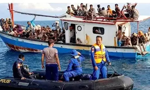 Rohingya:  రెండు ఓడలు నీట మునిగి 427 మంది మృతి.. ఆ దేశంలో తీవ్ర విషాదం !