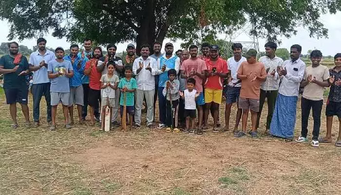 మాదక ద్రవ్యాలు, ఆన్లైన్ బెట్టింగ్లకు దూరంగా.. మాదక ద్రవ్యాలు, ఆన్లైన్ బెట్టింగ్లకు దూరంగా..