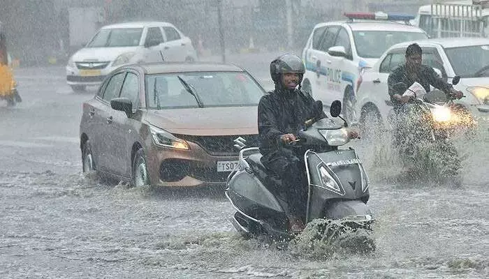 Heavy Rain:రాష్ట్రంలో కుండపోత వాన.. లోతట్టు ప్రాంతాలు జలమయం Heavy Rain:రాష్ట్రంలో కుండపోత వాన.. లోతట్టు ప్రాంతాలు జలమయం
