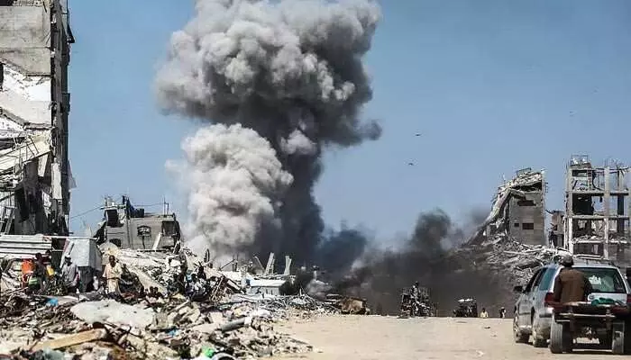 Gaza: గాజాలో ఇజ్రాయెల్ వైమానిక దాడులు.. 22 మంది మృతి Gaza: గాజాలో ఇజ్రాయెల్ వైమానిక దాడులు.. 22 మంది మృతి