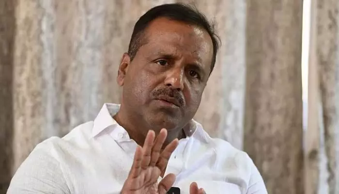18 మంది బీజేపీ ఎమ్మెల్యేలపై సస్పెన్షన్ ఎత్తివేత: కర్ణాటక స్పీకర్ 18 మంది బీజేపీ ఎమ్మెల్యేలపై సస్పెన్షన్ ఎత్తివేత: కర్ణాటక స్పీకర్