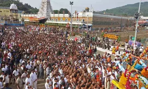 Tirumala:కంపార్టుమెంట్లన్నీ ఫుల్.. శ్రీవారి దర్శనానికి సమయం ఎంతంటే?