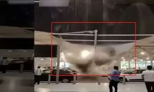 Delhi Airport: భారీ వర్షాలకు ఢిల్లీ ఎయిర్ పోర్టులో కూలిన రూఫ్