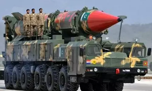 Pakisthan: అణ్వాయుధాలను ఆధునీకరిస్తున్న పాక్.. నివేదికలో సంచలన విషయాలు