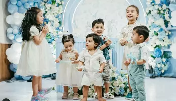 ‘మనమెప్పుడు ఇంత బాగా ప్రవర్తించే వాళ్లం కాదు’.. పిల్లల క్యూట్ లుక్స్ పంచుకుంటూ అమలాపాల్ పోస్ట్ ‘మనమెప్పుడు ఇంత బాగా ప్రవర్తించే వాళ్లం కాదు’.. పిల్లల క్యూట్ లుక్స్ పంచుకుంటూ అమలాపాల్ పోస్ట్