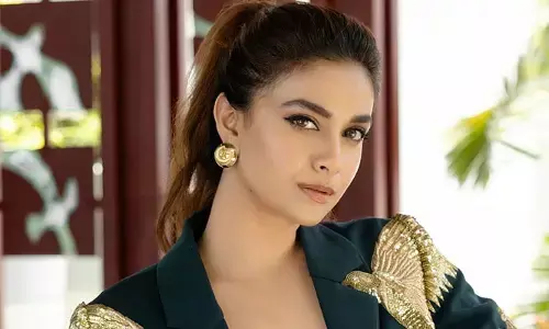డిఫరెంట్ లుక్‌‌లో దర్శనమిచ్చిన కీర్తిసురేష్.. ఫొటో చూస్తే షాక్ అవ్వాల్సిందే?